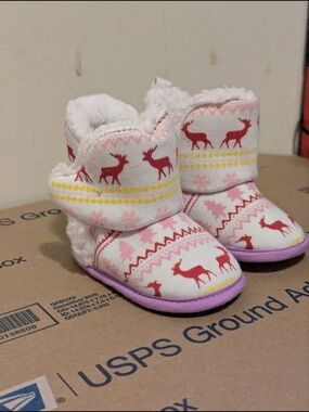 Baby Pink Reindeer Winter Fleece Booties Soft Sole Slippers Estimated Size 0-6M